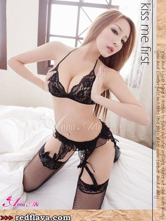 Fang Qi Yuan in lingerie