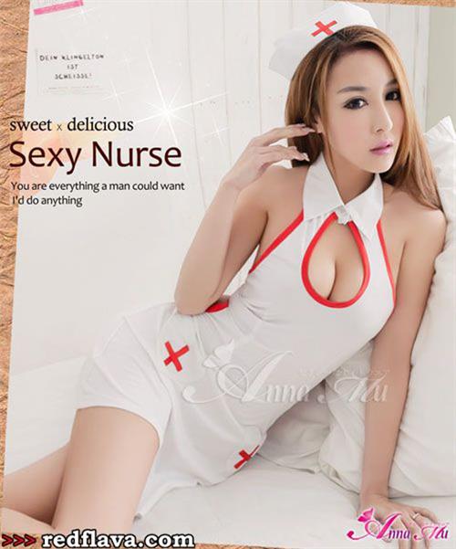 Fang Qi Yuan in lingerie