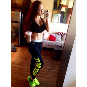 Hope Beel taking a selfie