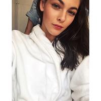 Vittoria Ceretti taking a selfie