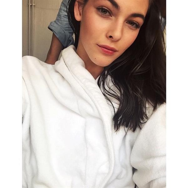 Vittoria Ceretti taking a selfie