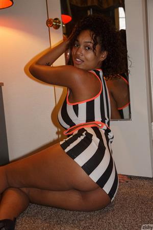 Noelle Monique Nude Pictures Noelle Monique Stripping Naked