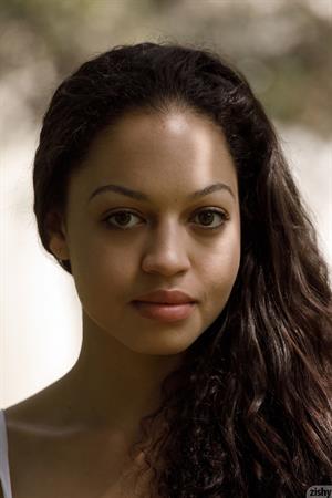 Busty Karissa Kane poses nude in the grass