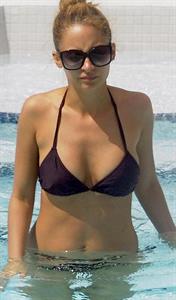 Nicole Richie bikini pictures