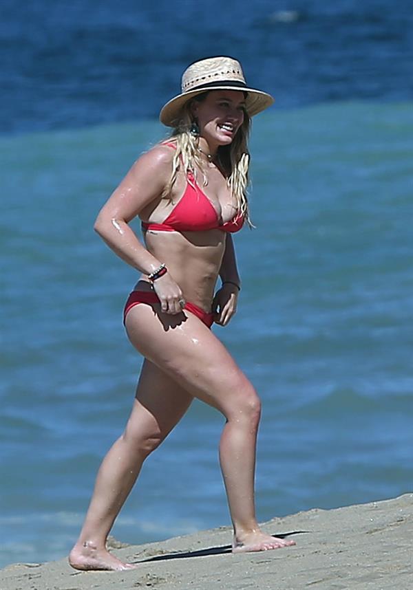 Hilary Duff sexy bikini pics