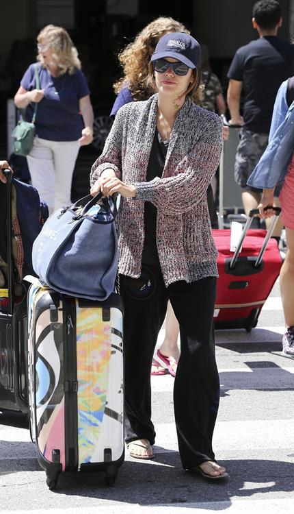 Rachel Bilson Pictures Rachel Bilson Arriving at LAX (July 16, 2013)