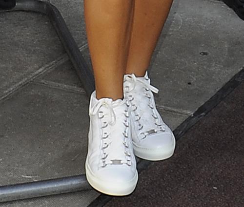 Rihanna - Arrives at her concert in the LG Arena Birmingham in Birmingham (16.07.2013) 