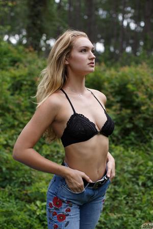 Ellen Kennedy in Jeans