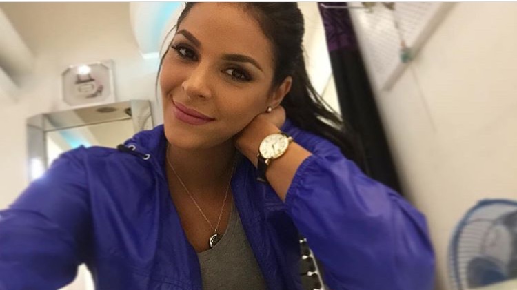 Keysi Sayago taking a selfie