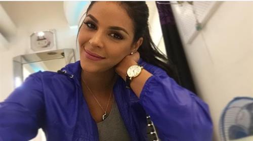 Keysi Sayago taking a selfie