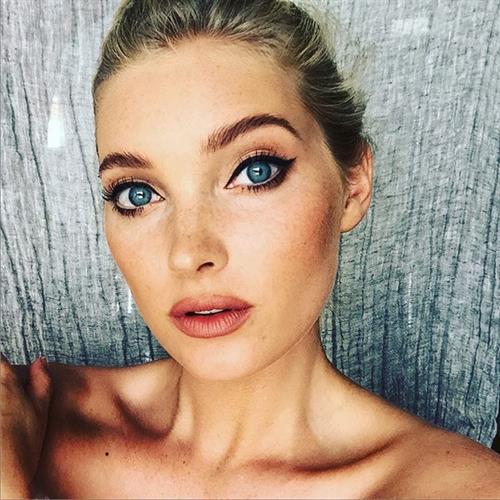 Elsa Hosk taking a selfie