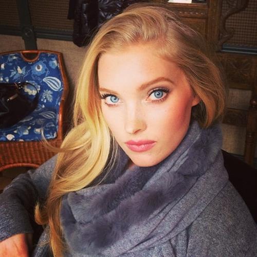 Elsa Hosk taking a selfie