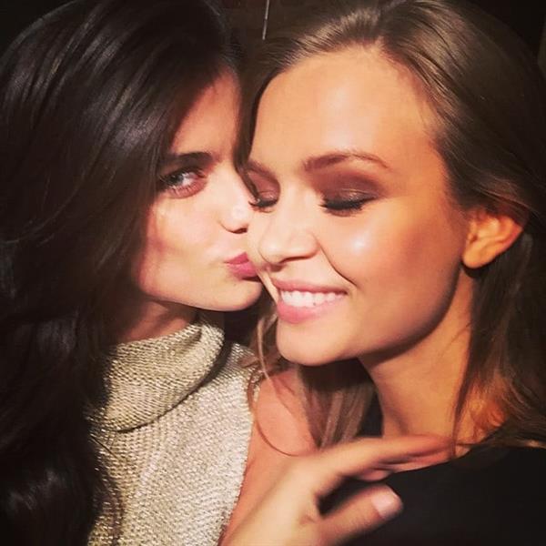 Josephine Skriver taking a selfie