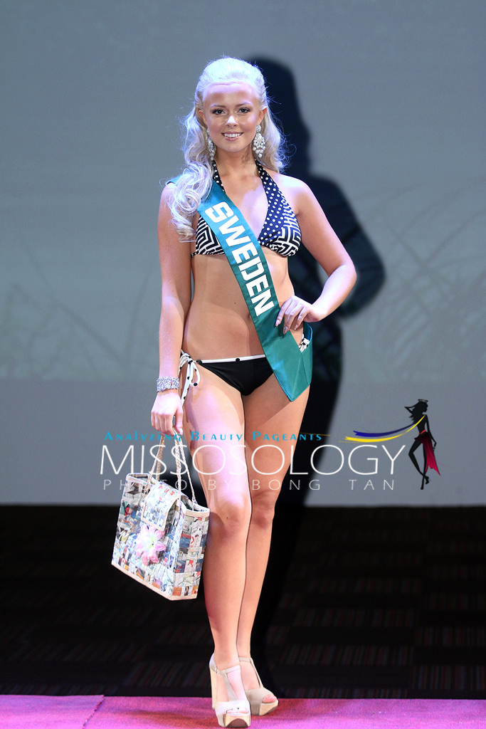 Frida Fornander in a bikini