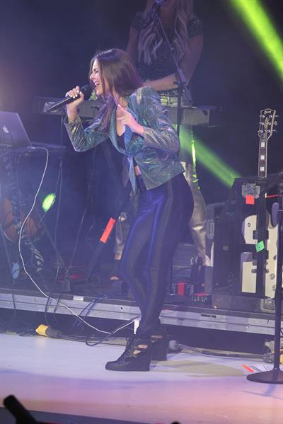 Victoria Justice Summer Break Tour at the Gibson Amphitheatre in Universal City - June 21, 2013 