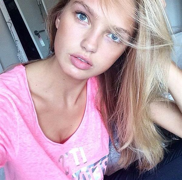 Romee Strijd taking a selfie