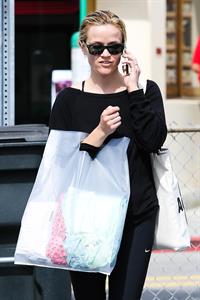 Reese Witherspoon Shopping in Brentwood (May 23, 2013) 