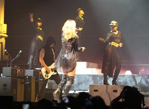 Rihanna performs 'Diamonds World Tour' in Antwerpen (June 5, 2013) 