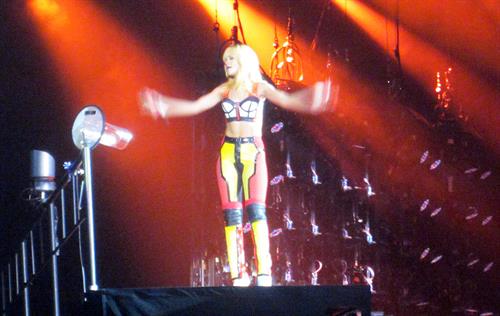 Rihanna performs 'Diamonds World Tour' in Antwerpen (June 5, 2013) 