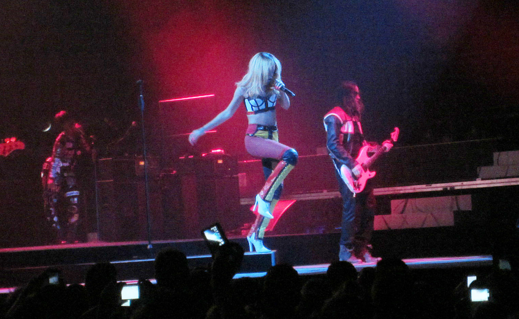 Rihanna performs 'Diamonds World Tour' in Antwerpen (June 5, 2013) 