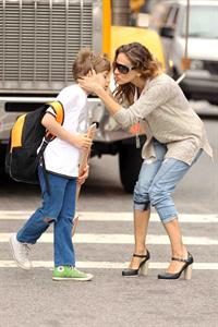 Sarah Jessica Parker Takes her children to school in New York City (May 23, 2013) 