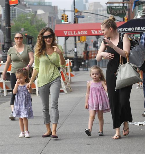 Sarah Jessica Parker Takes a stroll with her twins around the West Village in New York City (May 21, 2013) 