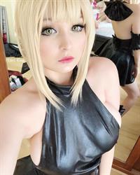 Hidori Rose in a bikini taking a selfie