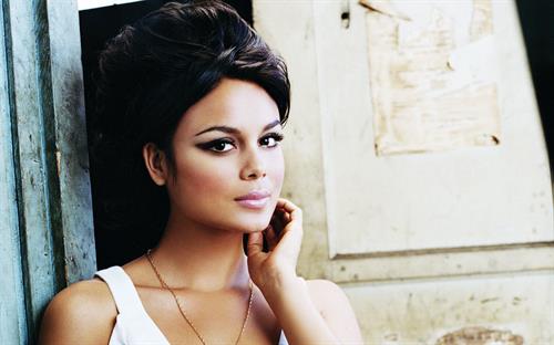Nathalie Kelley