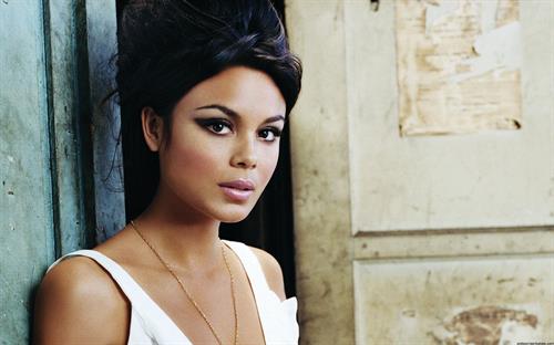 Nathalie Kelley