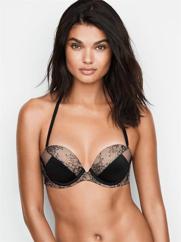 Daniela Braga in lingerie