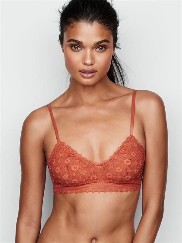 Daniela Braga in lingerie