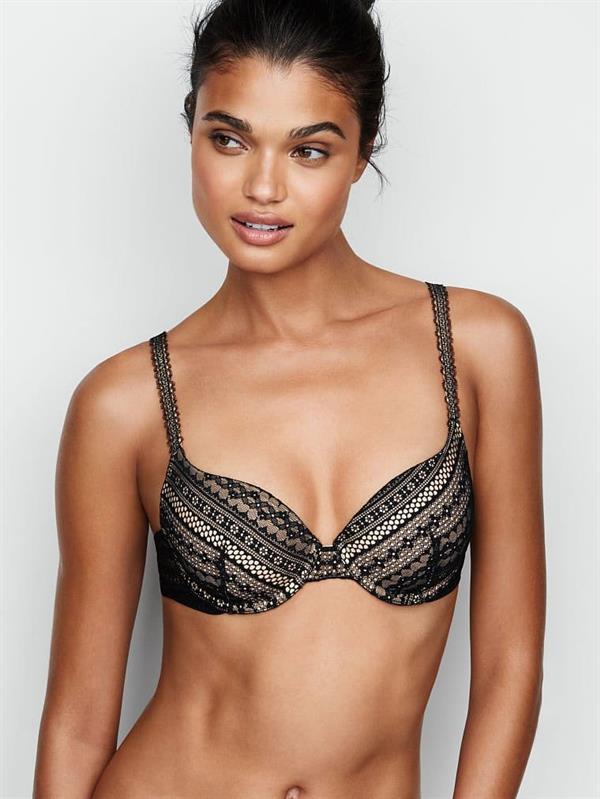 Daniela Braga in lingerie