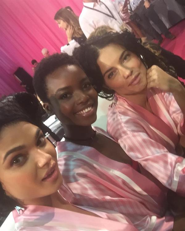 Daniela Braga taking a selfie