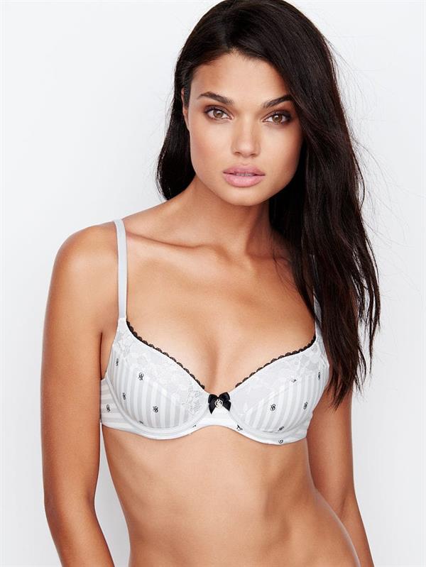 Daniela Braga in lingerie