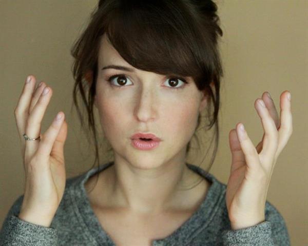 Milana Vayntrub