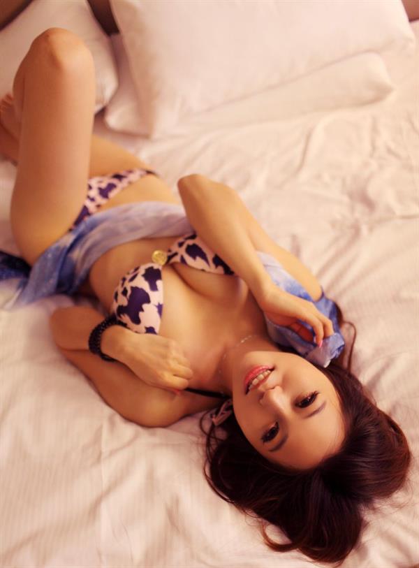 Mo Xiao Yi in lingerie