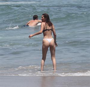 Bella Hadid sexy Thong-Bikini Ass