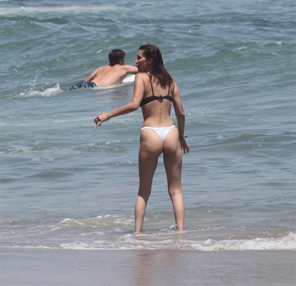 Bella Hadid sexy Thong-Bikini Ass
