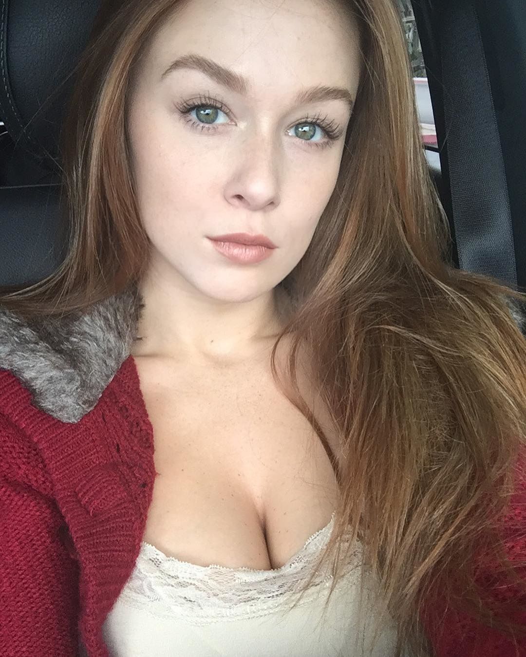 Leanna Decker taking a selfie