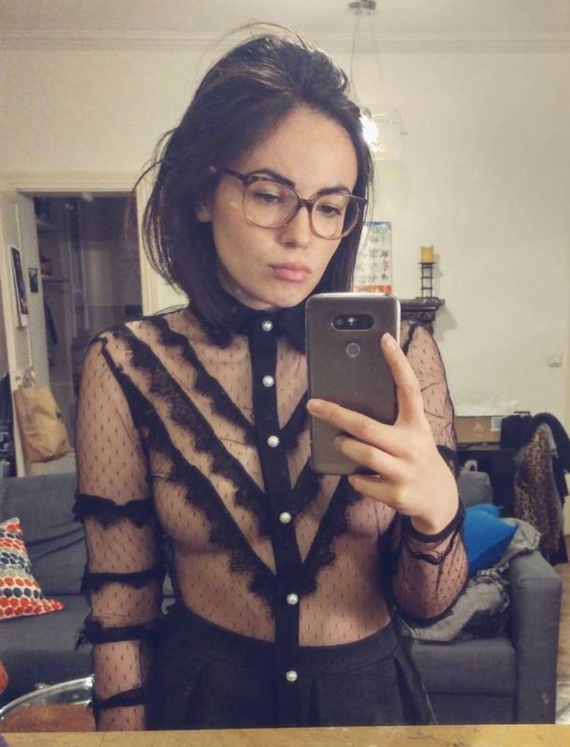 Agathe Auproux taking a selfie