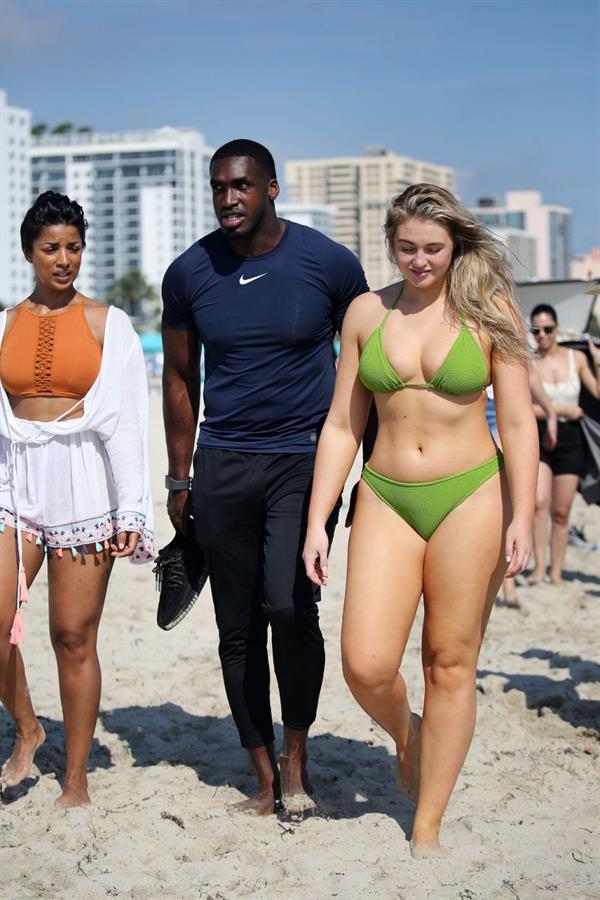 Iskra Lawrence in a swimsuit on Miami beach doing a photoshoot for Aerie on 11/26/2018