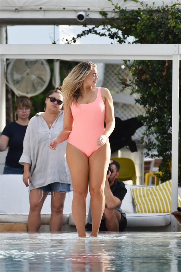 Iskra Lawrence in a swimsuit on Miami beach doing a photoshoot for Aerie on 11/26/2018