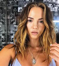 Aisha Jade taking a selfie