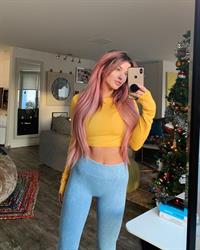 Nikki Blackketter taking a selfie