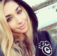 Chantel Jeffries taking a selfie