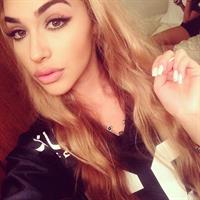 Chantel Jeffries taking a selfie