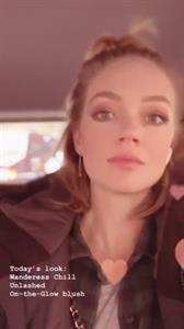 Lindsay Ellingson taking a selfie