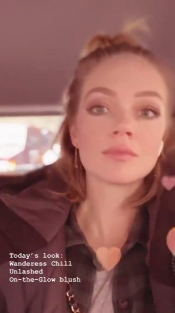 Lindsay Ellingson taking a selfie