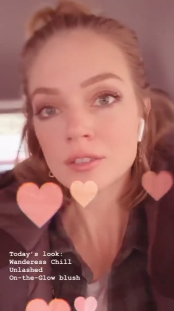 Lindsay Ellingson taking a selfie