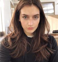 Jessica Clements taking a selfie